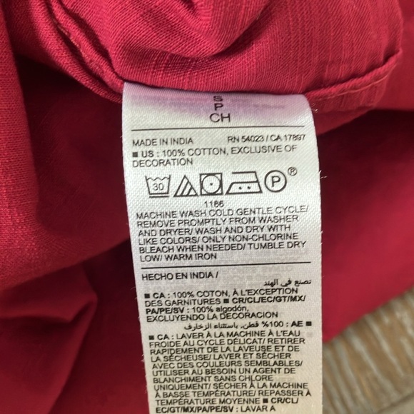 NWT Men’s Old Navy Hawaiian Red Floral Button Down Short Sleeve Shirt - Picture 6 of 6